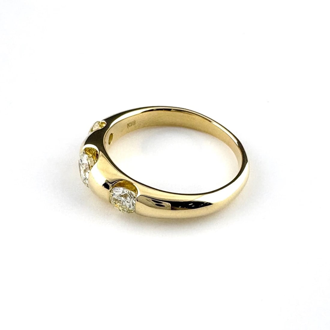 MELEE DIAMOND DESIGN RING YG YELLOWGOLD RING: Melee diamond design ring YG YellowGold Ring Brand: Unbranded Type: Ring Material: 18K, Color: Yellow Gold Size: US 6.5 to 7 Accessories: None Accessories Notice: When purchasing pre-owned