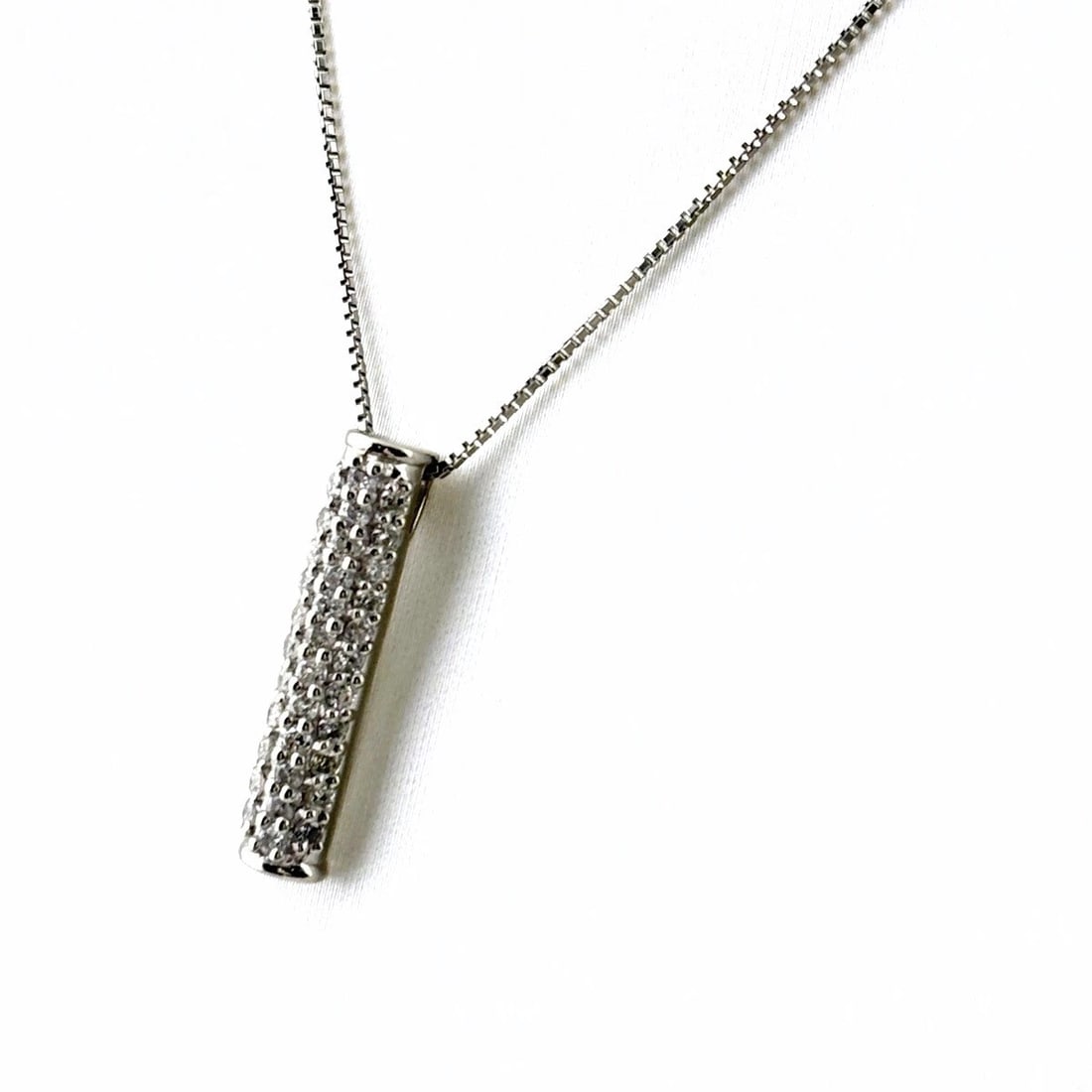 MELEE DIAMOND DESIGN PLATINUM PENDANT NECKLACE PT900 PT850: Melee diamond design Platinum Pendant Necklace Pt900 Pt850 Brand: Unbranded Type: Necklace Material: Pt900, Color: Platinum Size: Chain 40cm(15.7") Pendant size 22.1×4.3mm(0.9") Accessories: