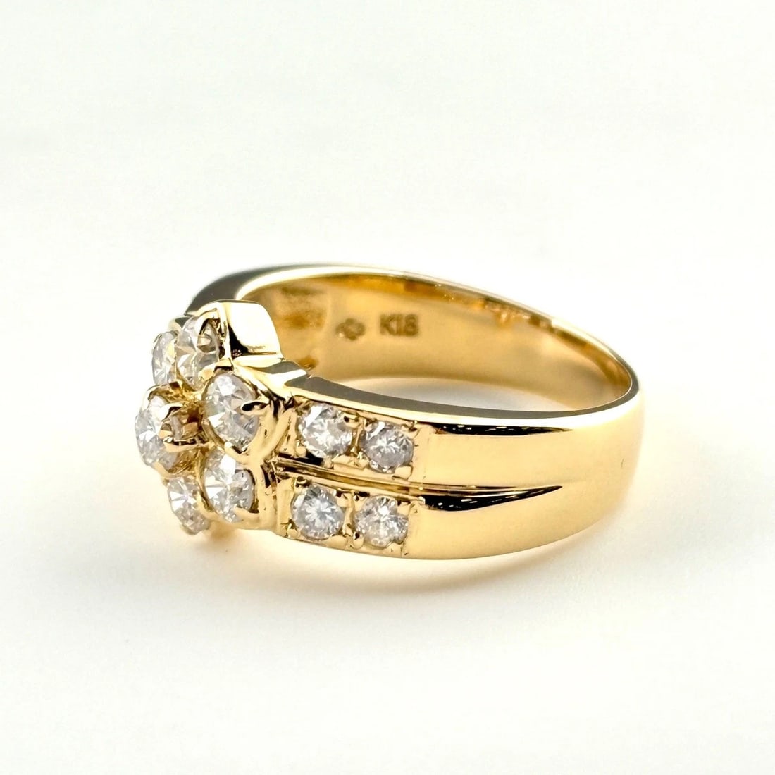 MELEE DIAMOND DESIGN YG YELLOWGOLD RING: Melee diamond design YG YellowGold Ring Brand: Unbranded Type: Ring Material: 18K, Color: Yellow Gold Size: US 5.5 Accessories: None Accessories Notice: When purchasing pre-owned goods,