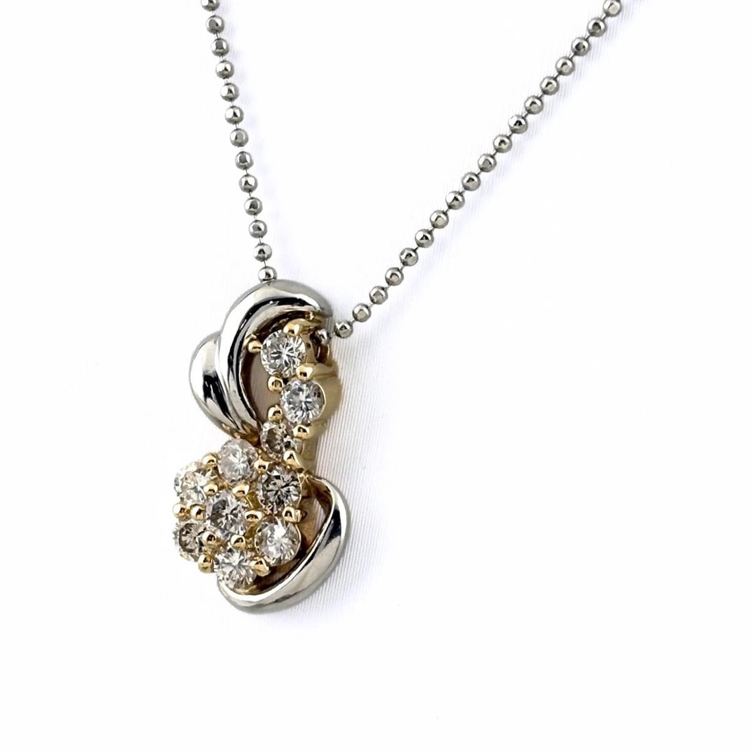 MELEE DIAMOND DESIGN PLATINUM YG YELLOWGOLD PENDANT NECKLACE: Melee diamond design Platinum YG YellowGold Pendant Necklace Brand: Unbranded Type: Necklace Material: Pt900, Color: Yellow Gold Size: Chain 39.5cm(15.6") Pendant size 17.9×9.6mm(0.7") 