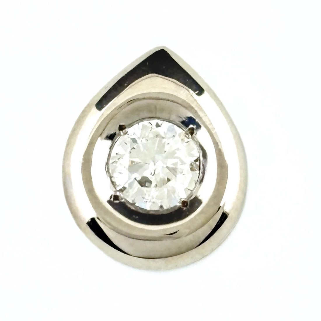 DIAMOND PENDANT HEAD PLATINUM PENDANT HEAD PT900: Diamond Pendant Head Platinum Pendant Head Pt900 Brand: Unbranded Type: Pendant Head Material: Pt900, Main Stone/Creation Natural Color: Platinum Size: Pendant size 12.0×9.9mm(0.5") Inside