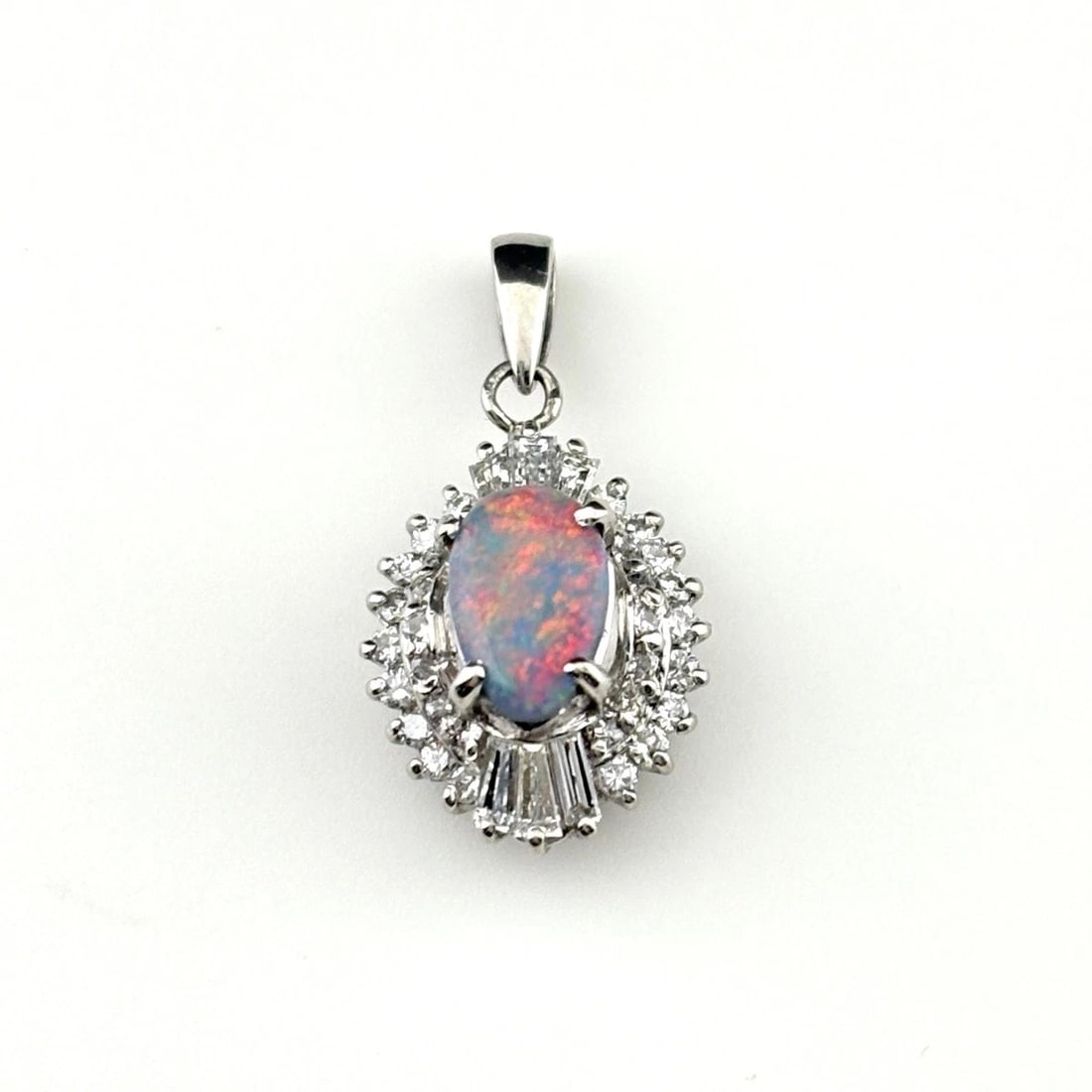 BLACK OPAL DESIGN PENDANT HEAD PLATINUM MELEE DIAMOND: Black Opal Design Pendant Head Platinum Melee diamond Brand: Unbranded Type: Pendant Head Material: Pt900, Main Stone/Creation Black Opal Color: Platinum Size: Total length of the pendant head inc