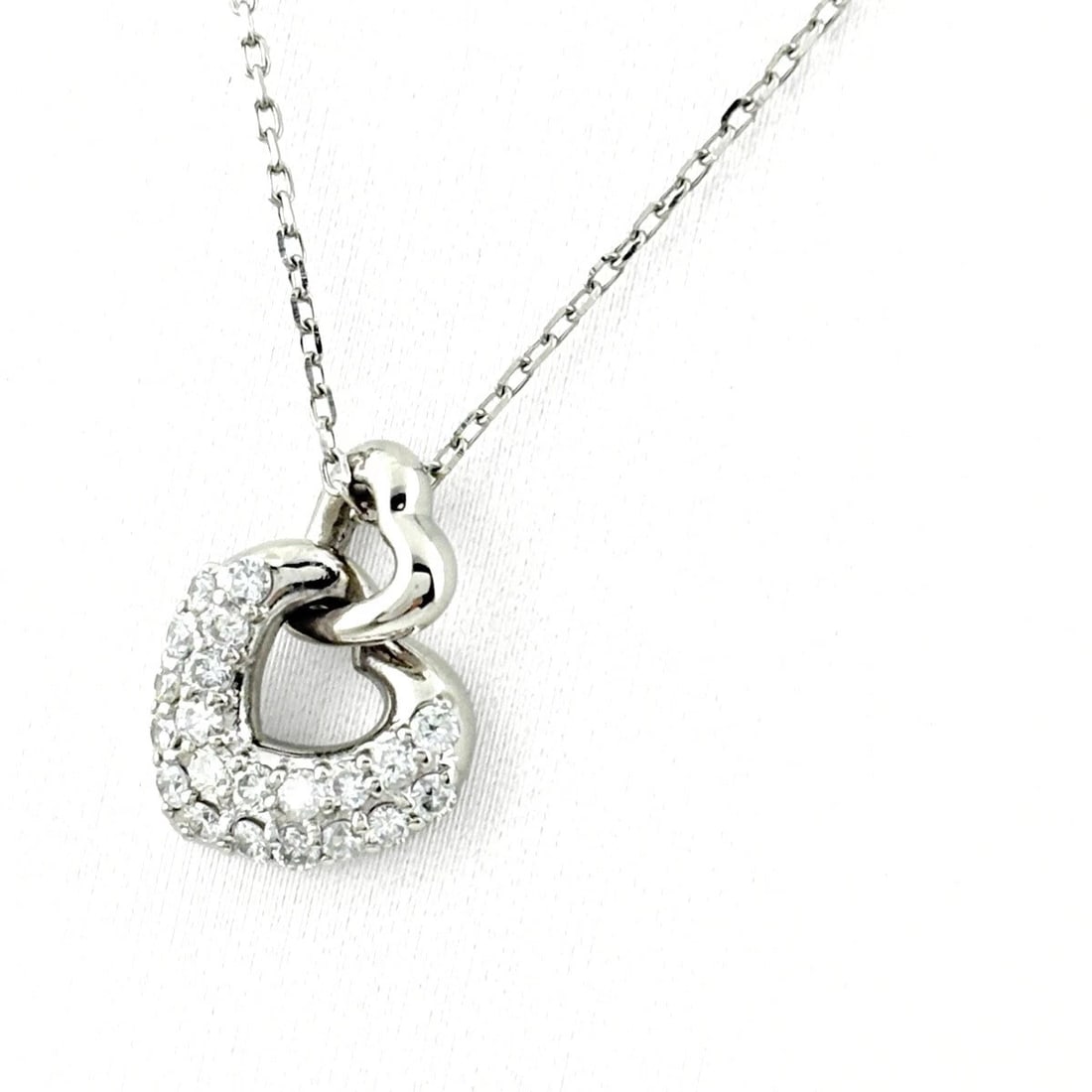 HEART MOTIF DESIGN PLATINUM MELEE DIAMOND NECKLACE PT900 (1 of 4)