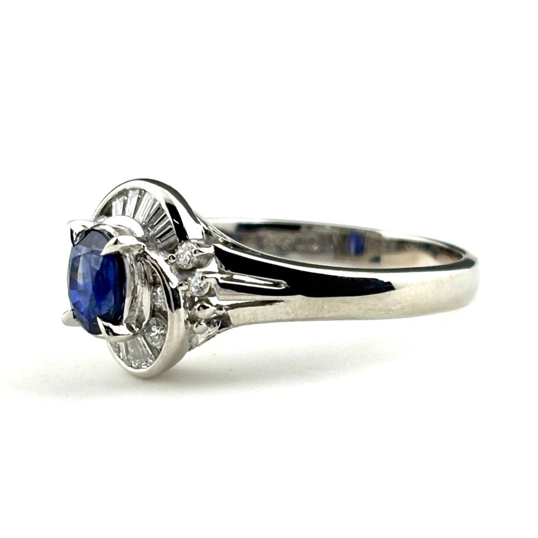 SAPPHIRE DESIGN RING PLATINUM: sapphire design Ring Platinum Brand: Unbranded Type: Ring Material: Pt900, Main Stone/Creation sapphire Color: Platinum Size: US 6 Accessories: None Accessories Notice: When purchasing pre