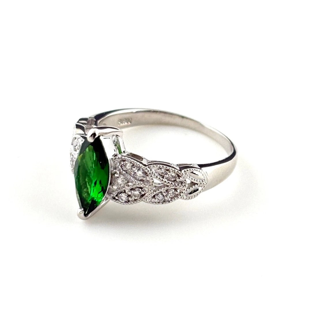 GREEN GROSSULAR GARNET DESIGN RING PLATINUM RING: Green Grossular Garnet Design Ring Platinum ring Brand: Unbranded Type: Ring Material: Pt900, Color: Platinum Size: US 5.5 Accessories: None Accessories Notice: When purchasing pre-owned