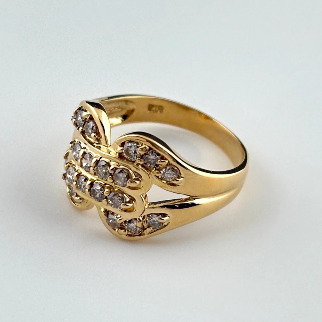 MELEE DIAMOND DESIGN RING: Melee diamond design ring Brand: Unbranded Type: Ring Material: 18K, Color: Yellow Gold Size: US 5.5 to 6 Accessories: None Accessories Notice: When purchasing pre-owned goods, please refer