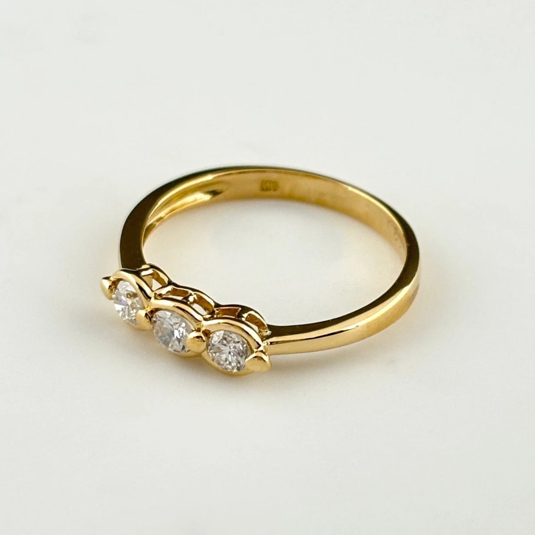 MELEE DIAMOND DESIGN RING YG YELLOWGOLD: Melee diamond design ring YG YellowGold Brand: Unbranded Type: Ring Material: 18K, Color: Yellow Gold Size: US 6.5 Accessories: None Accessories Notice: When purchasing pre-owned goods,