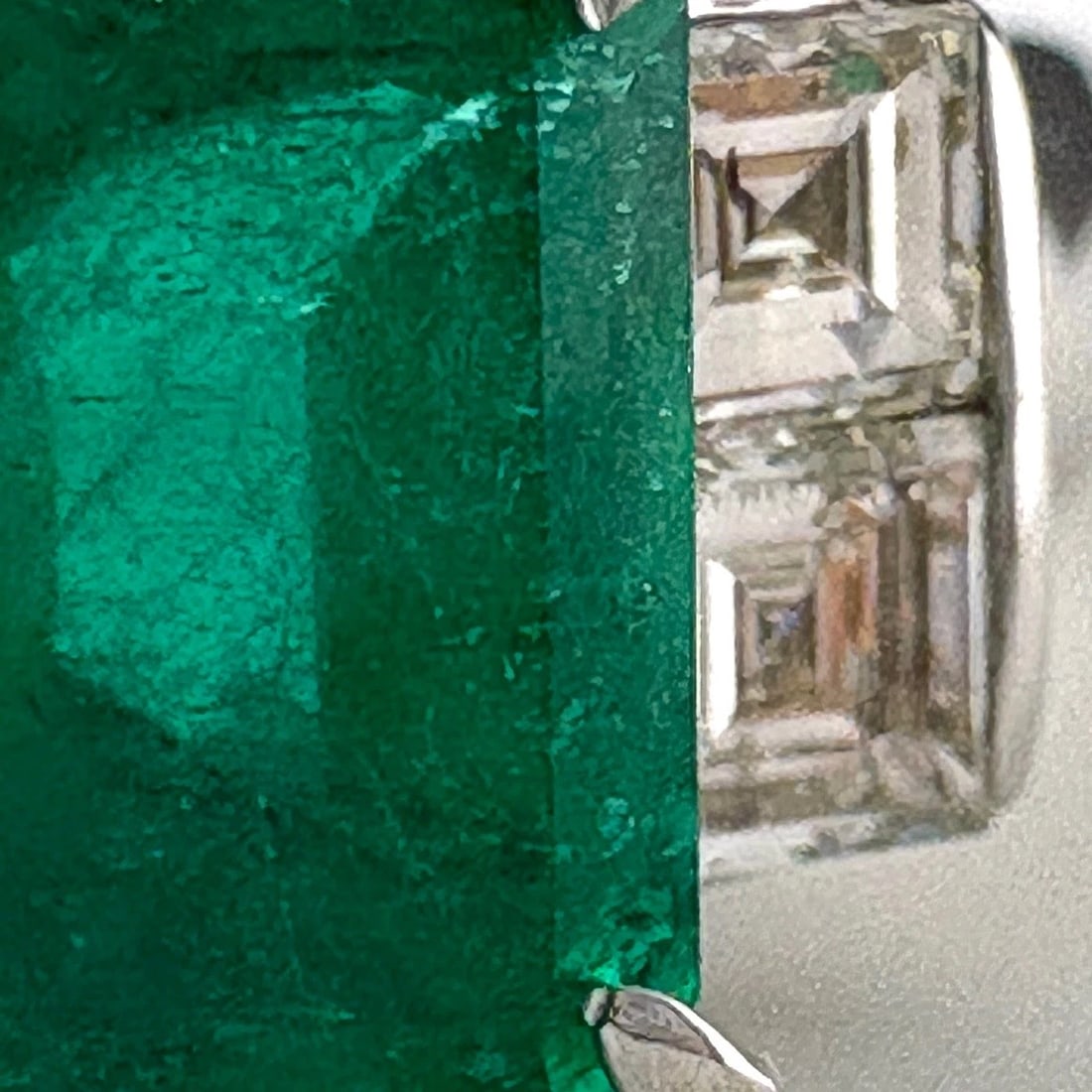 EMERALD DESIGN RING PLATINUM - 2