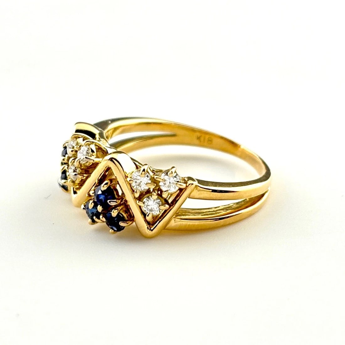 SAPPHIRE DESIGN RING YG YELLOWGOLD MELEE DIAMOND: sapphire design ring YG YellowGold Melee diamond Brand: Unbranded Type: Ring Material: 18K, Main Stone/Creation sapphire Color: Yellow Gold Size: US 5.5 to 6 Accessories: None Accessories