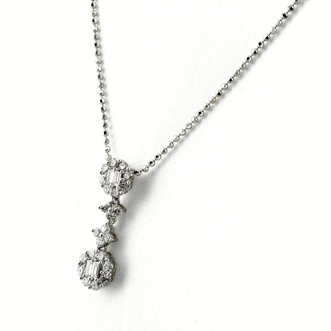 MELEE DIAMOND DESIGN PLATINUM PENDANT NECKLACE (1 of 3)