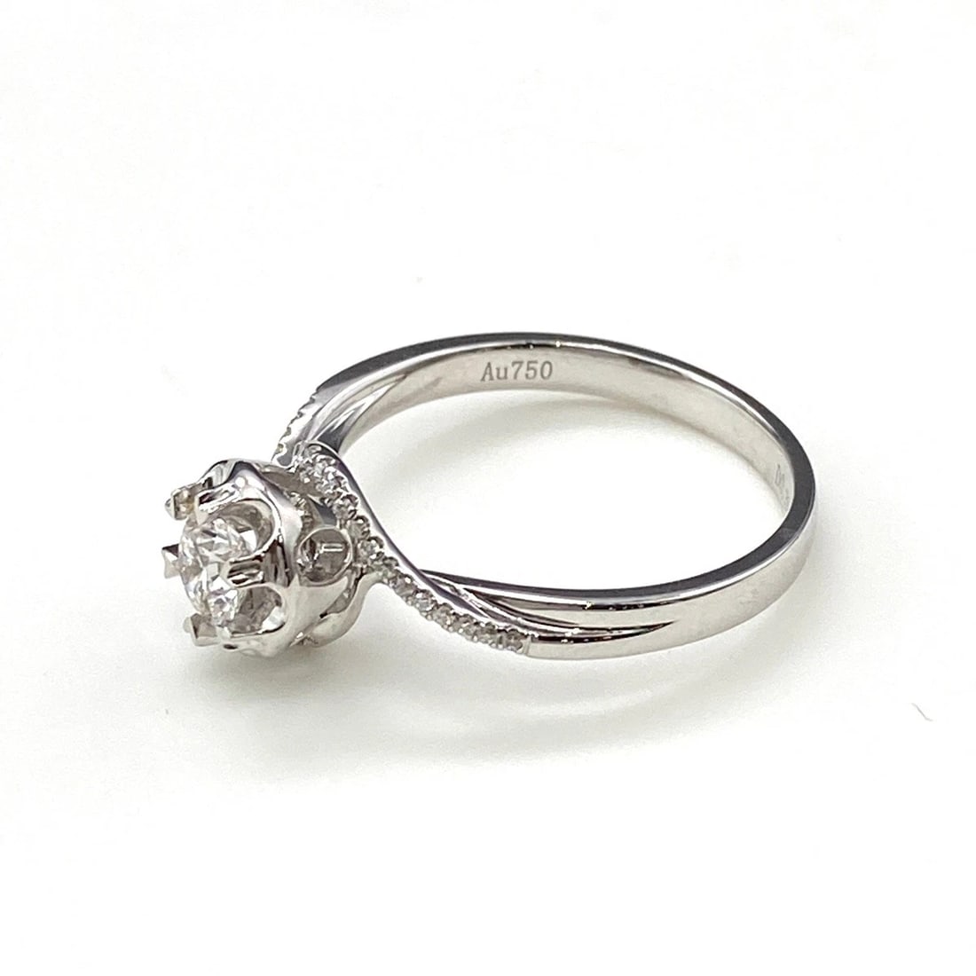 DIAMOND DESIGN MELEE DIAMOND RING 750 DIAMOND WOMEN: diamond design Melee diamond Ring 750 diamond Women Brand: Unbranded Type: Ring Material: 750, Color: Platinum Size: US 6.5 Accessories: None Accessories Notice: When purchasing pre-owned