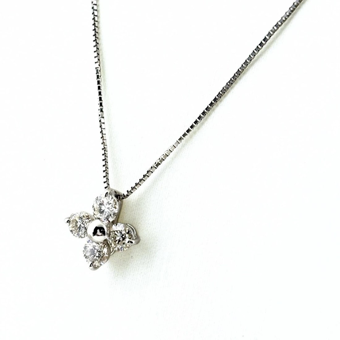 MELEE DIAMOND DESIGN PLATINUM PENDANT NECKLACE (1 of 2)