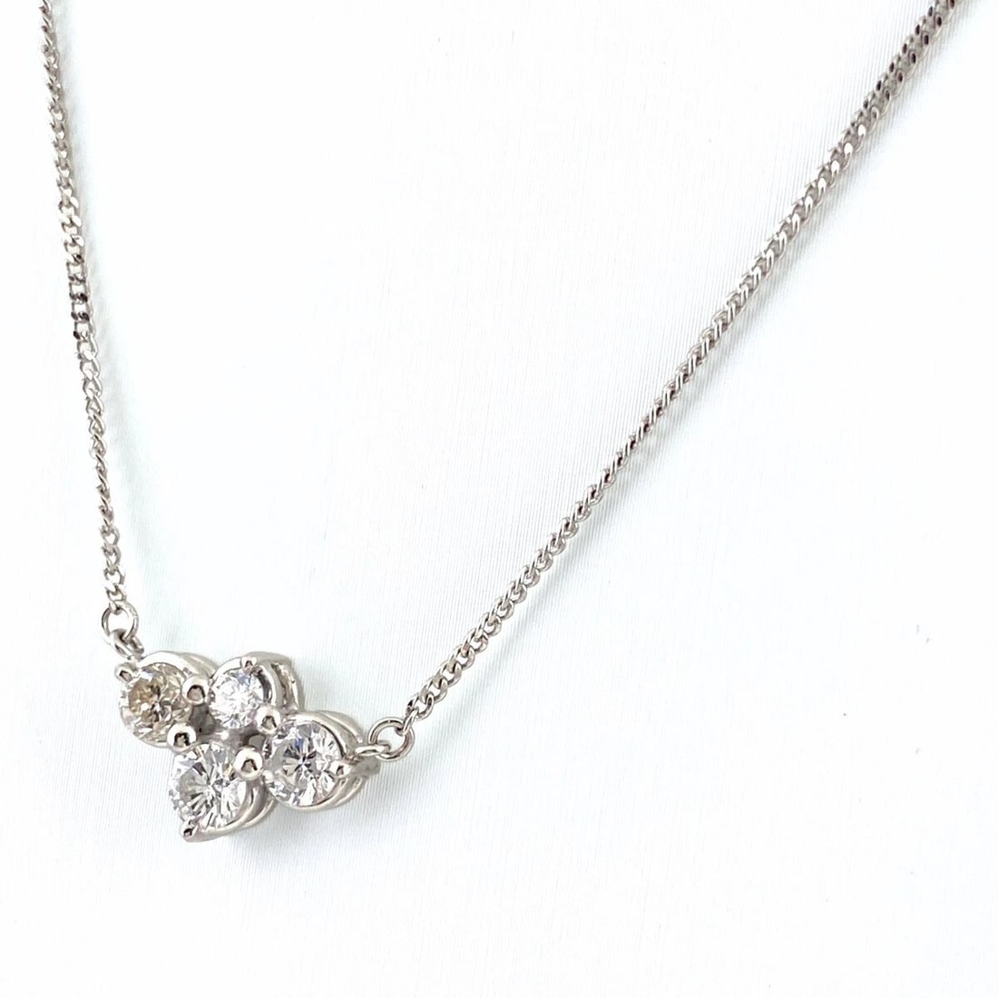 MELEE DIAMOND DESIGN PLATINUM PENDANT NECKLACE (1 of 3)