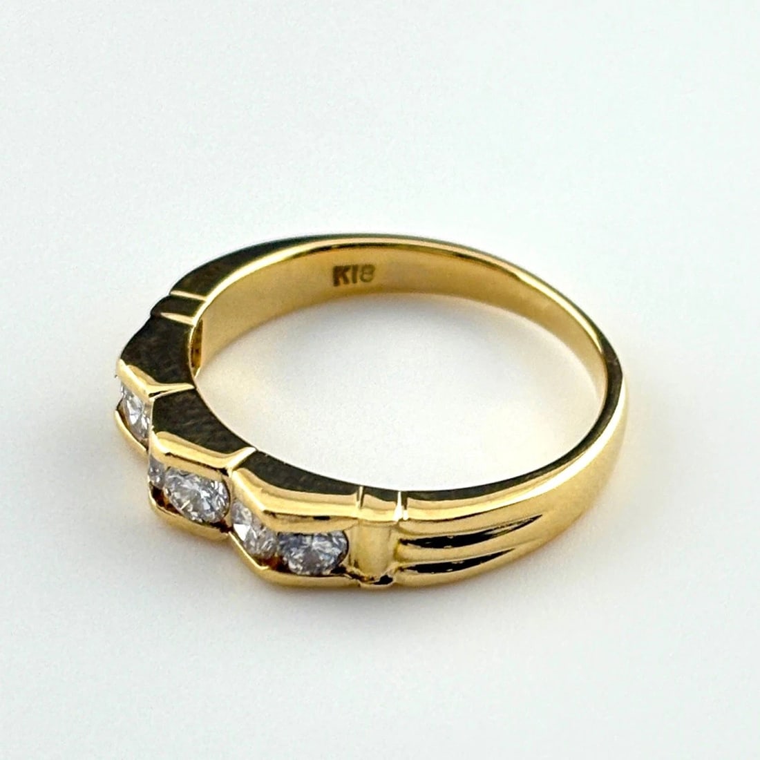 MELEE DIAMOND DESIGN YG YELLOWGOLD RING: Melee diamond design YG YellowGold Ring Brand: Unbranded Type: Ring Material: 18K, Color: Yellow Gold Size: US 5.5 to 6 Accessories: None Accessories Notice: When purchasing pre-owned good