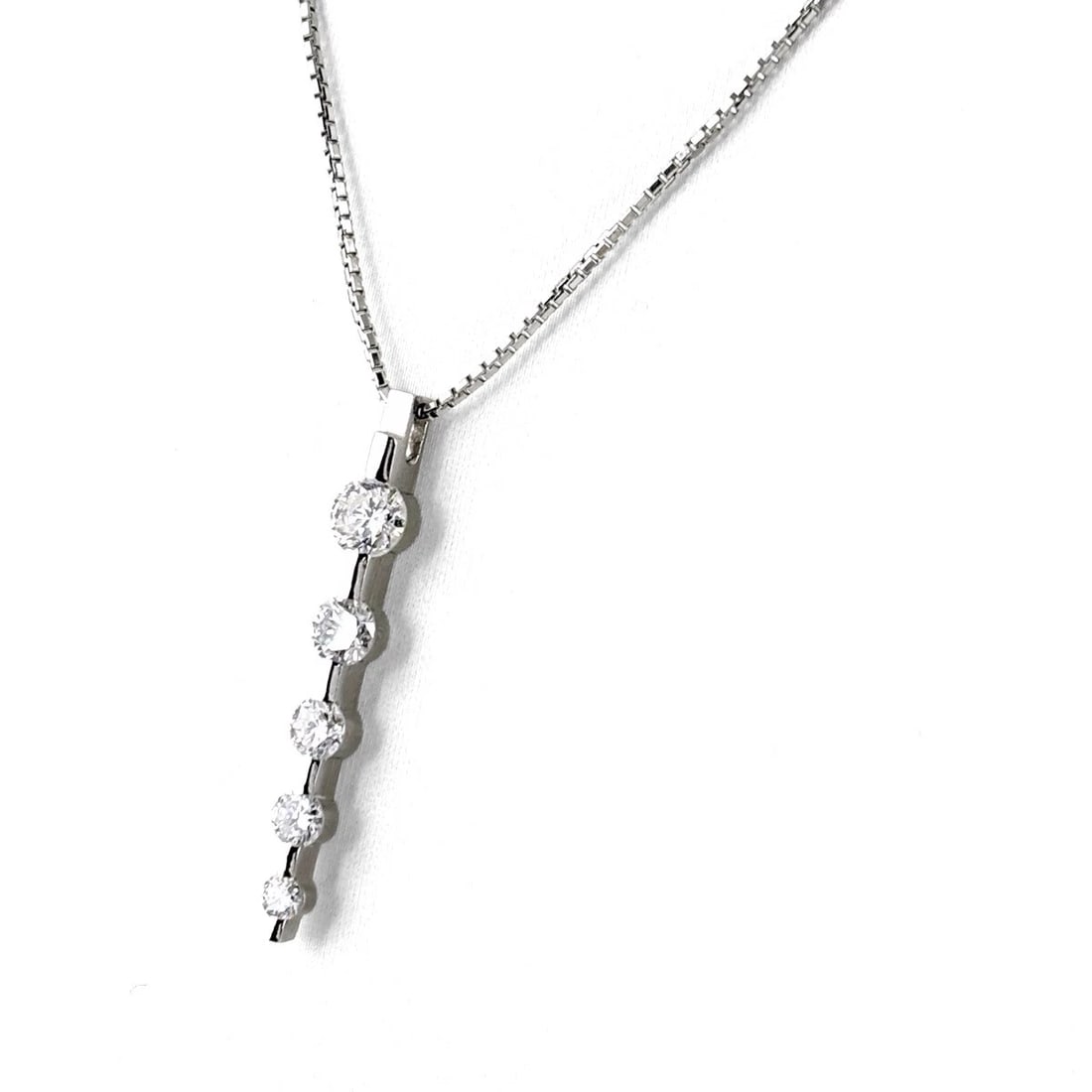 MELEE DIAMOND DESIGN PLATINUM PENDANT NECKLACE PT900: Melee diamond design Platinum Pendant Necklace Pt900 Brand: Unbranded Type: Necklace Material: Pt900, Color: Platinum Size: Chain 39.5cm(15.6") Total length of the pendant head including a