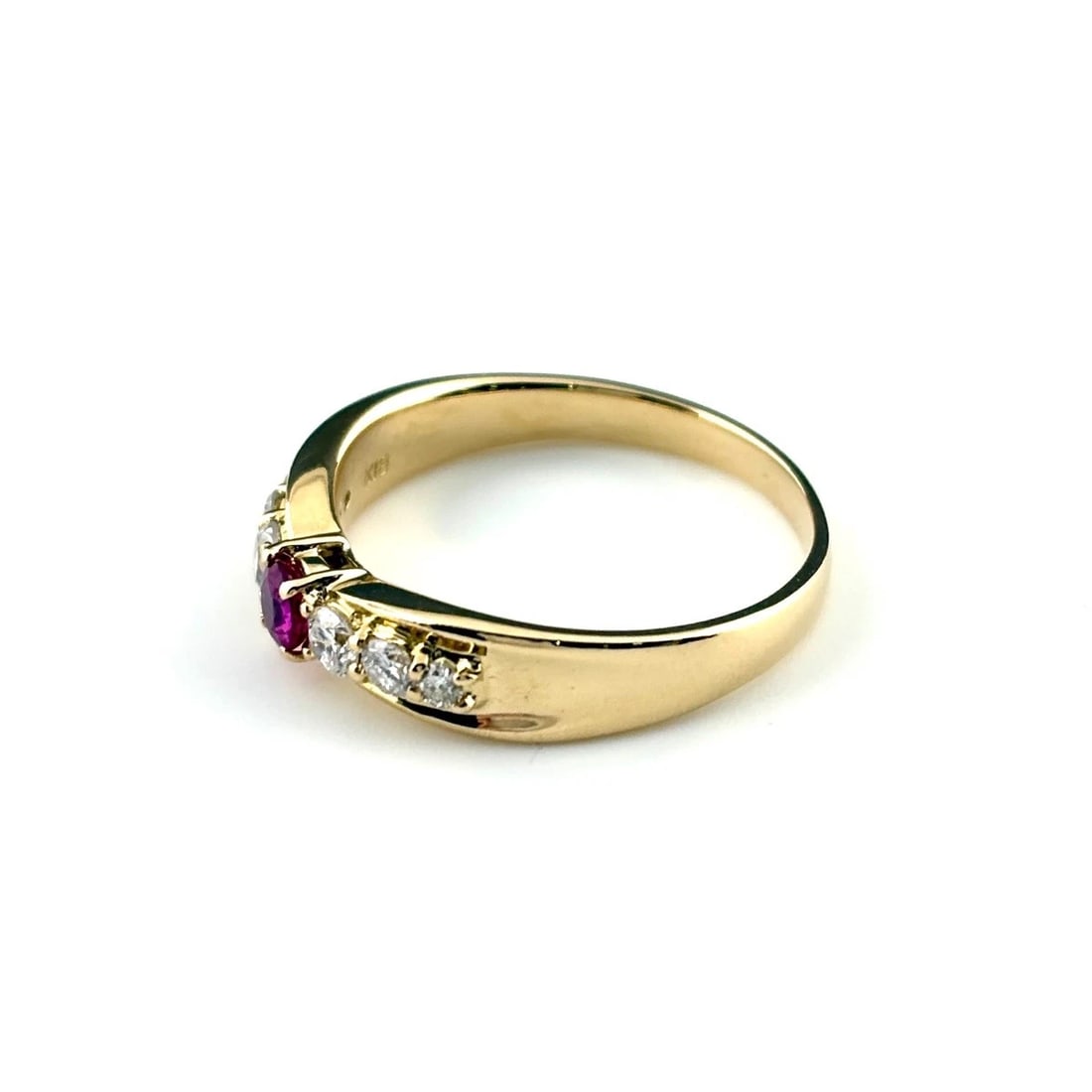 RUBY DESIGN YG YELLOWGOLD MELEE DIAMOND RING: ruby design YG YellowGold Melee diamond Ring Brand: Unbranded Type: Ring Material: 18K, Main Stone/Creation Ruby Color: Yellow Gold Size: US 7.5 to 8 Accessories: None Accessories Notice: