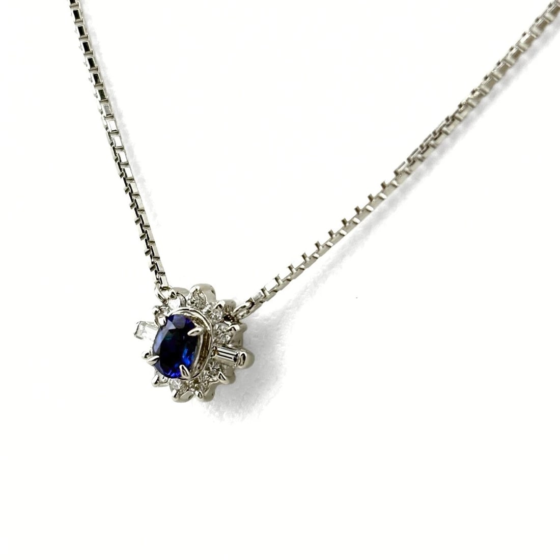 SAPPHIRE DESIGN PLATINUM MELEE DIAMOND PENDANT NECKLACE: Sapphire design Platinum Melee diamond Pendant Necklace Brand: Unbranded Type: Necklace Material: Pt900, Main Stone/Creation Sapphire Color: Platinum Size: Chain 40cm(15.7") Pendant size