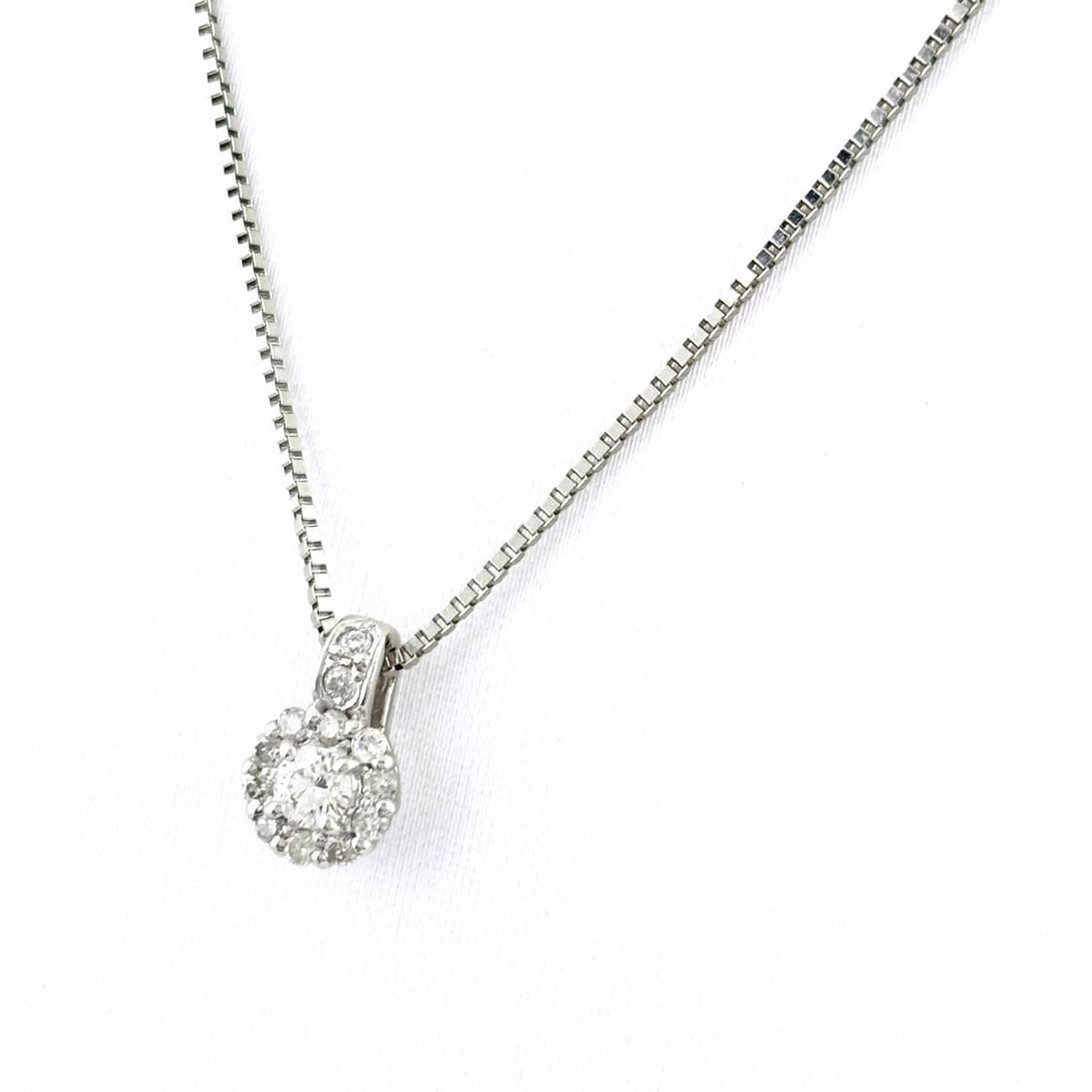 DIAMOND DESIGN PLATINUM PENDANT MELEE DIAMOND NECKLACE (1 of 5)