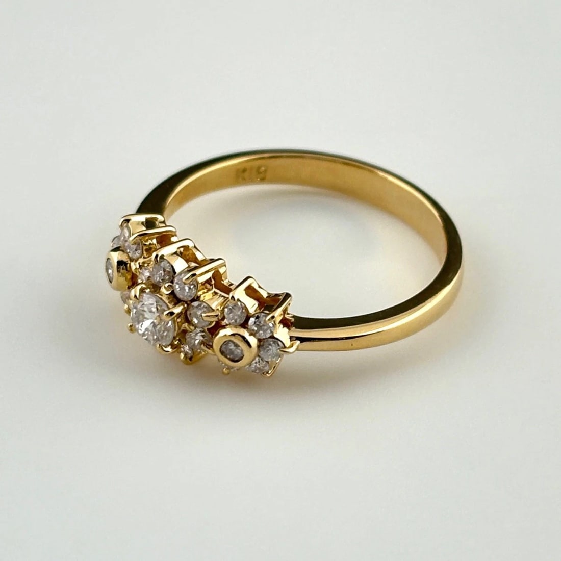 MELEE DIAMOND DESIGN YG YELLOWGOLD RING: Melee diamond design YG YellowGold Ring Brand: Unbranded Type: Ring Material: 18K, Color: Yellow Gold Size: US 6 Accessories: None Accessories Notice: When purchasing pre-owned goods, please