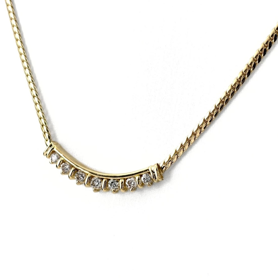 MELEE DIAMOND DESIGN YG YELLOWGOLD PENDANT NECKLACE: Melee diamond design YG YellowGold Pendant Necklace Brand: Unbranded Type: Necklace Material: 18K, Color: Yellow Gold Size: Chain 40cm(15.7") Pendant size 8.1×25.8mm(0.3") Accessories: None