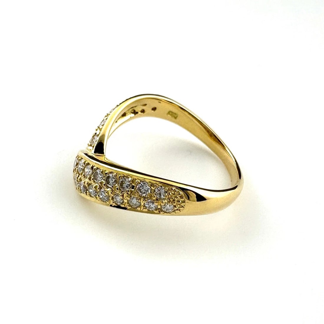 MELEE DIAMOND DESIGN RING YG YELLOWGOLD: Melee diamond design ring YG YellowGold Brand: Unbranded Type: Ring Material: 18K, Color: YellowGold Size: US 6.5 to 7 Accessories: None Accessories Notice: When purchasing pre-owned goods