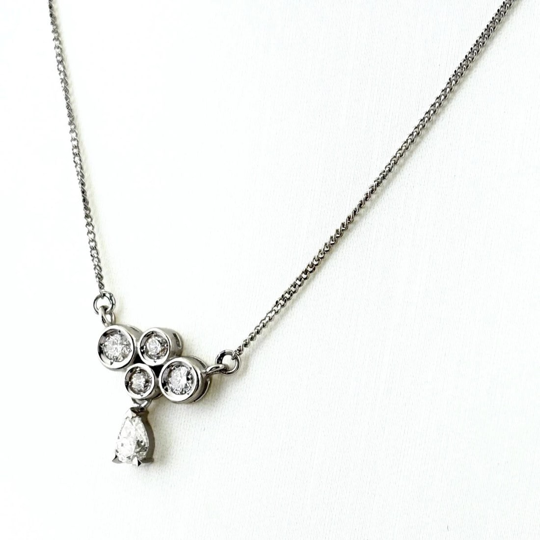 MELEE DIAMOND DESIGN PLATINUM PENDANT NECKLACE PT850: Melee diamond design Platinum Pendant Necklace Pt850 Brand: Unbranded Type: Necklace Material: Pt850, Color: Platinum Size: Chain 40cm(15.7") Pendant size 14.1×15.3mm(0.6") Accessories: None