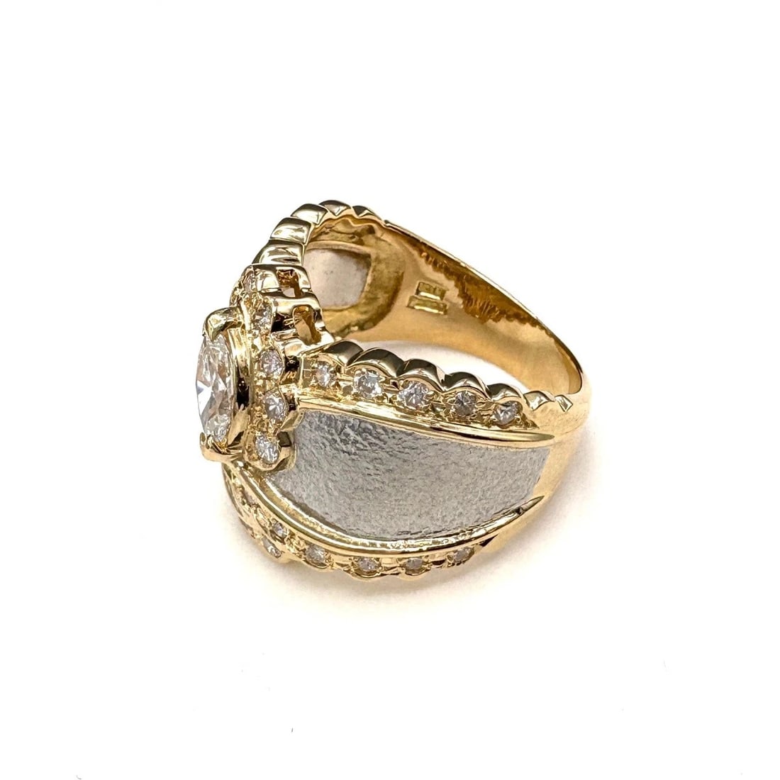 DIAMOND DESIGN YG YELLOWGOLD PLATINUM MELEE DIAMOND RING (1 of 2)
