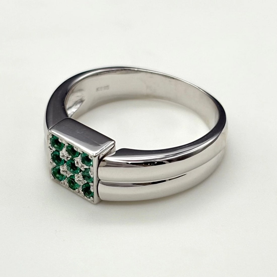 TOURMALINE DESIGN WG WHITEGOLD MELEE DIAMOND RING: tourmaline design WG WhiteGold Melee diamond Ring Brand: Unbranded Type: Ring Material: Pt900, Color: White Gold Size: US 7 to 7.5 Accessories: None Accessories Notice: When purchasing