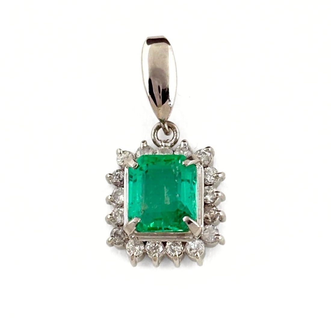 EMERALD PENDANT HEAD PLATINUM MELEE DIAMOND: Emerald Pendant Head Platinum Melee diamond Brand: Unbranded Type: Pendant Head Material: Pt900, Main Stone/Creation Emerald Color: Platinum Size: Pendant size 19.2×9.6mm(0.8") Inside diameter of