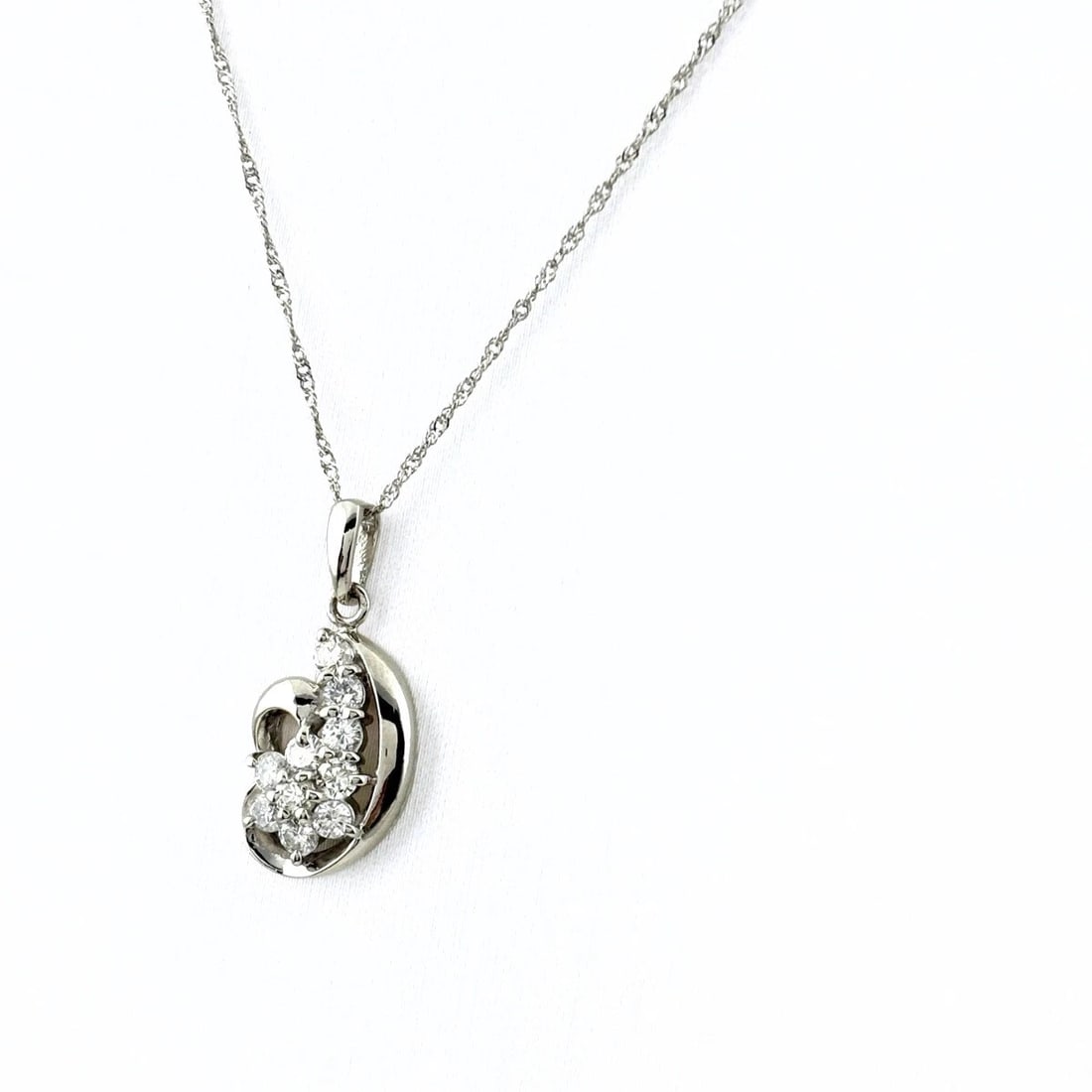FLOWER MOTIF DESIGN NECKLACE PLATINUM PENDANT (1 of 5)