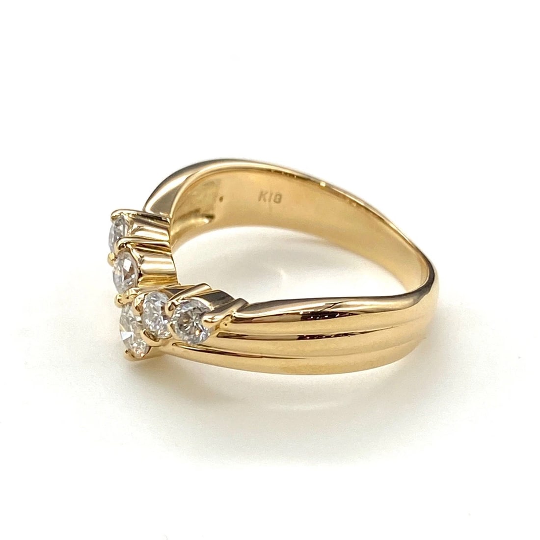 MELEE DIAMOND DESIGN RING YG YELLOWGOLD: Melee diamond design ring YG YellowGold Brand: Unbranded Type: Ring Material: 18K, Color: YellowGold Size: US 5 Accessories: None Accessories Notice: When purchasing pre-owned goods, pleas