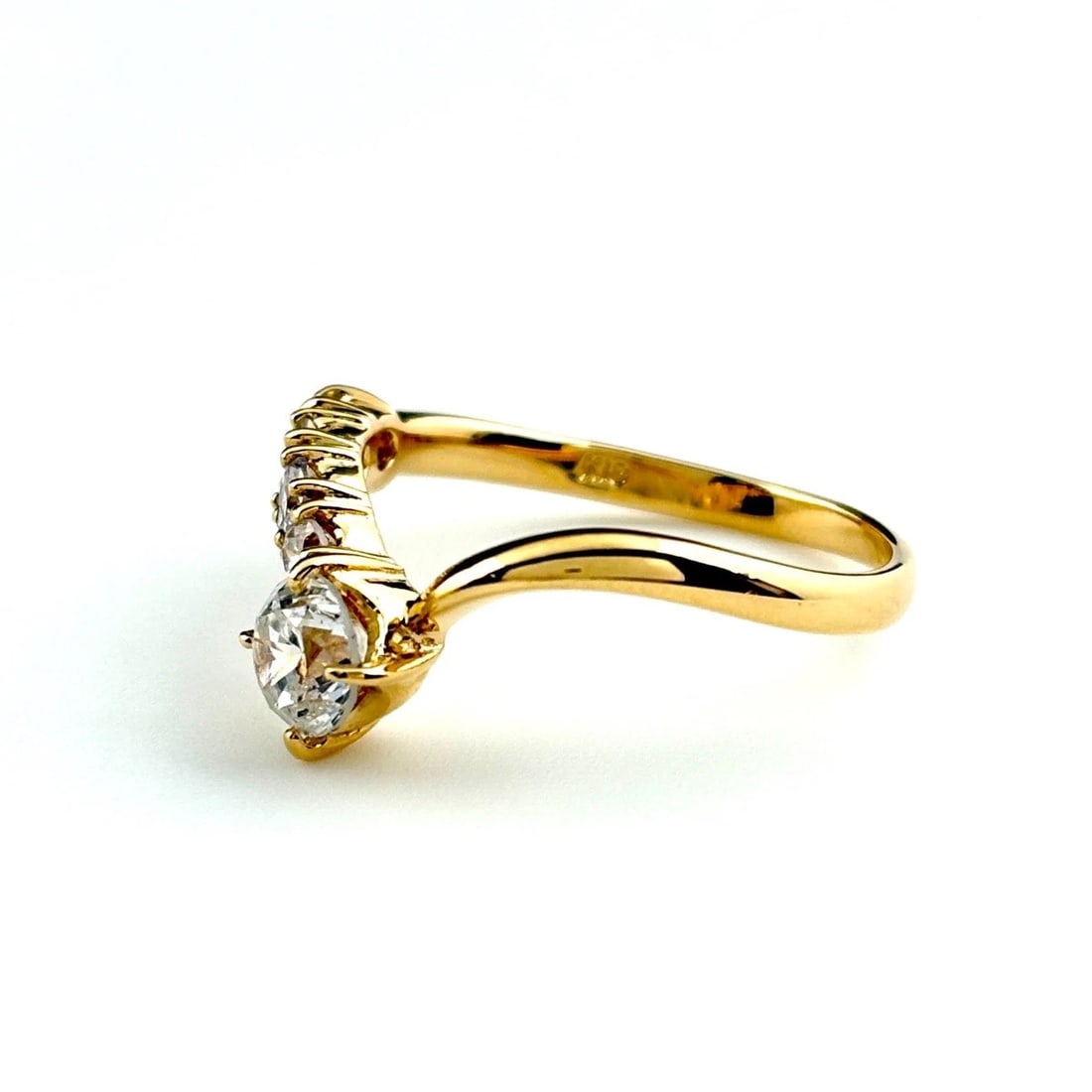 MELEE DIAMOND DESIGN RING YG YELLOWGOLD: Melee diamond design ring YG YellowGold Brand: Unbranded Type: Ring Material: 18K, Color: YellowGold Size: US 6.5 Accessories: None Accessories Notice: When purchasing pre-owned goods, ple