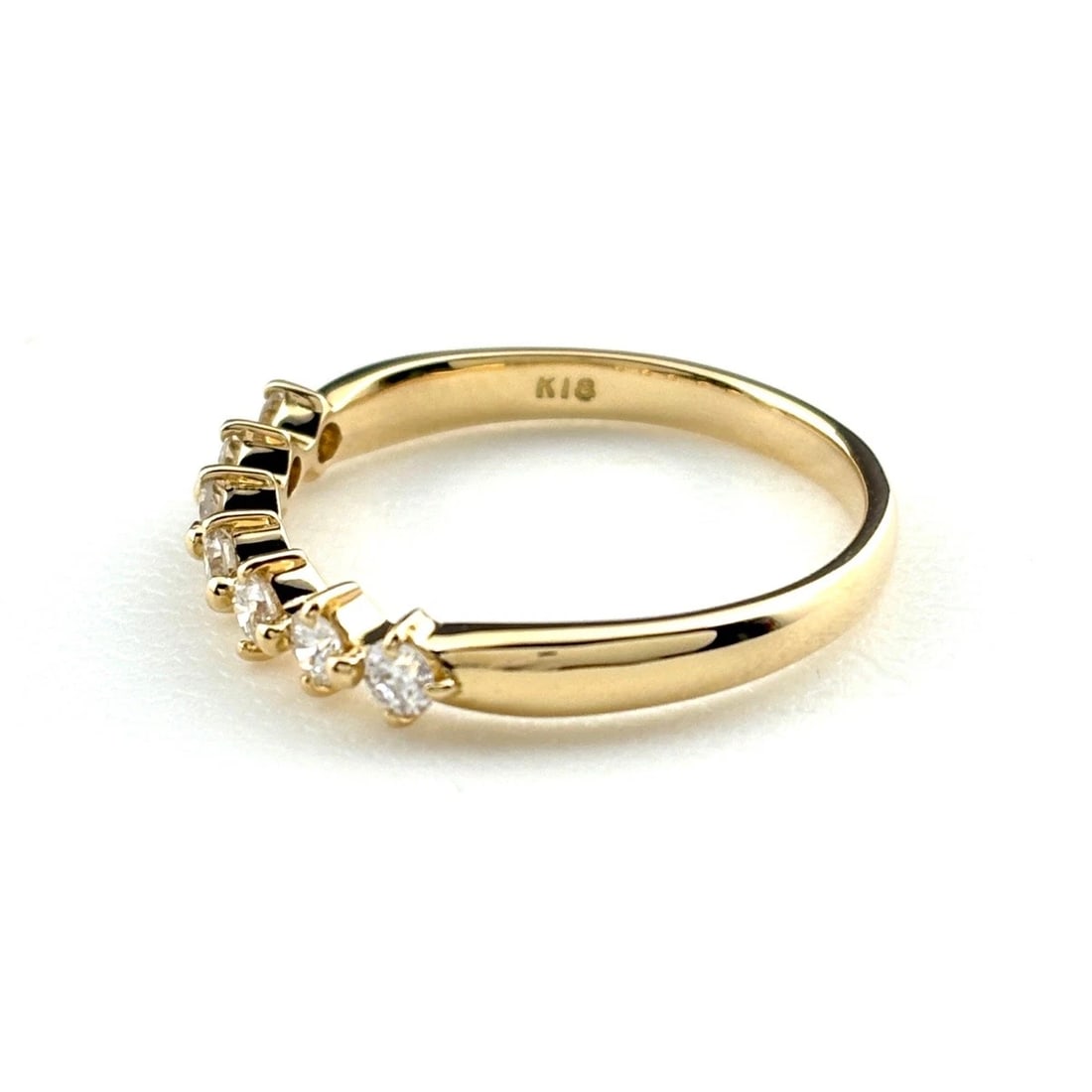 MELEE DIAMOND DESIGN RING YG YELLOWGOLD: Melee diamond design ring YG YellowGold Brand: Unbranded Type: Ring Material: 18K, Color: YellowGold Size: US 6 Accessories: None Accessories Notice: When purchasing pre-owned goods, pleas