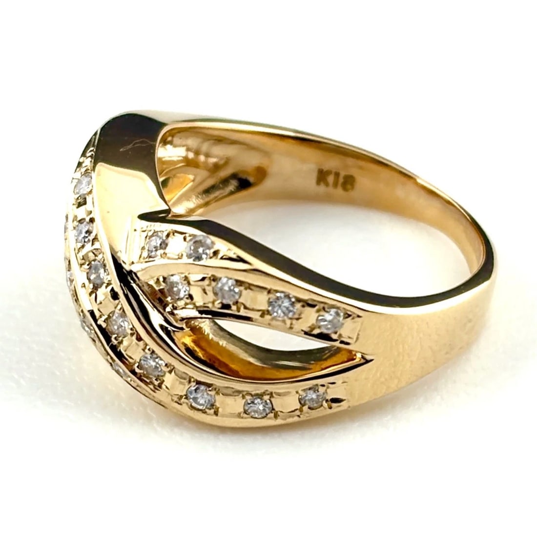 MELEE DIAMOND DESIGN RING YG YELLOWGOLD: Melee diamond design ring YG YellowGold Brand: Unbranded Type: Ring Material: 18K, Color: YellowGold Size: US 5 to 5.5 Accessories: None Accessories Notice: When purchasing pre-owned goods