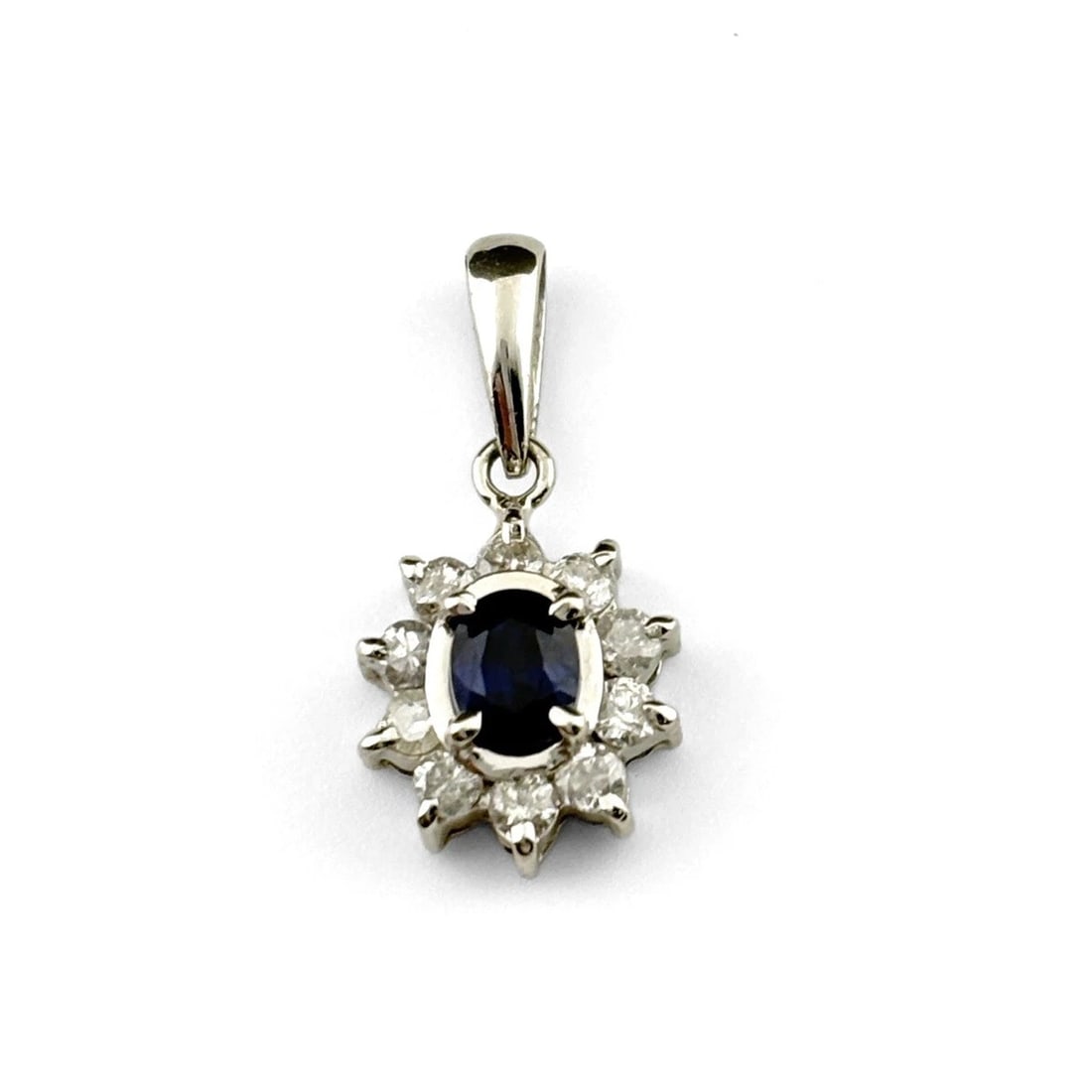 SAPPHIRE DESIGN PENDANT HEAD PLATINUM MELEE DIAMOND: Sapphire Design Pendant Head Platinum Melee diamond Brand: Unbranded Type: Pendant Head Material: Pt900, Main Stone/Creation Sapphire Color: Platinum Size: Total length of the pendant head includi