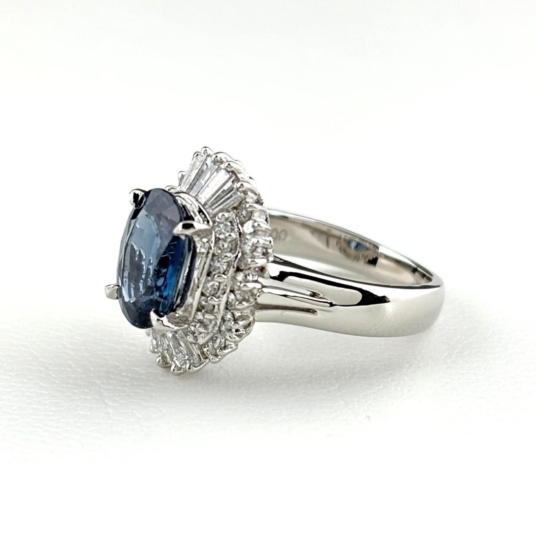 SAPPHIRE DESIGN RING PLATINUM MELEE DIAMOND: sapphire design Ring Platinum Melee diamond Brand: Unbranded Type: Ring Material: Pt900, Main Stone/Creation sapphire Color: Platinum Size: US 5 Accessories: None Accessories Notice: When