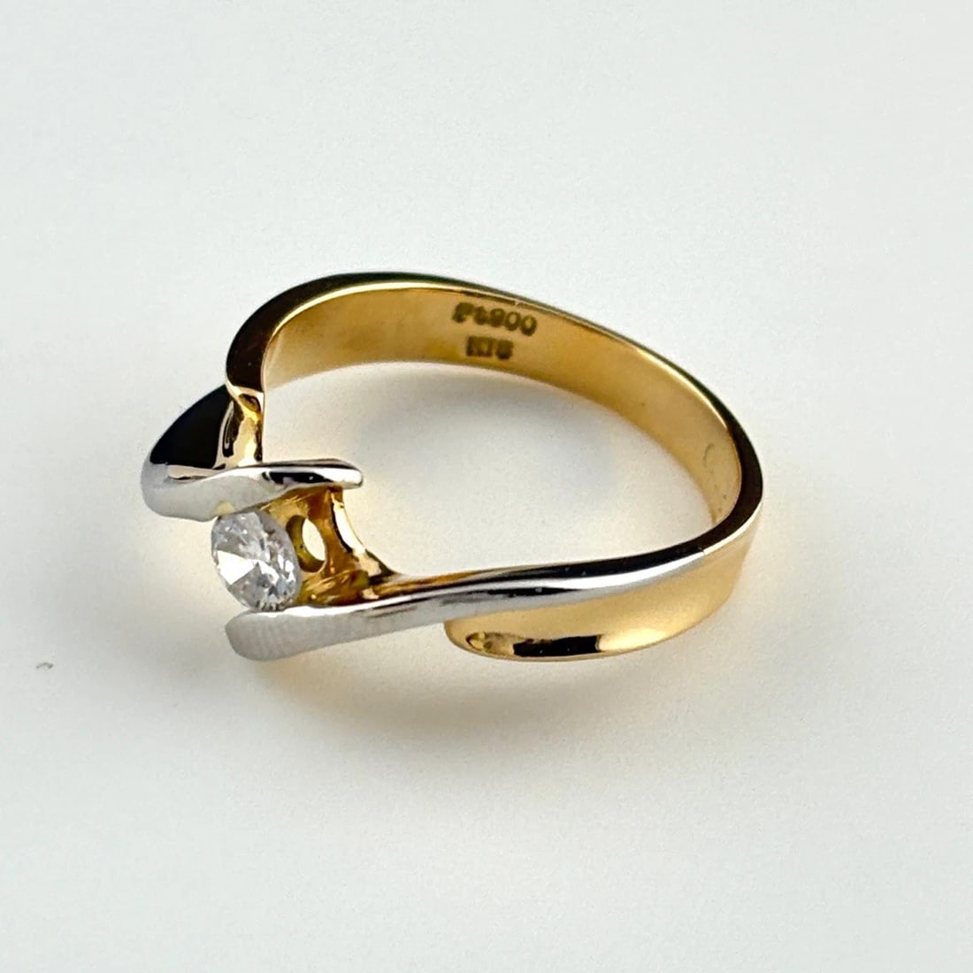 MELEE DIAMOND DESIGN RING YG YELLOWGOLD PLATINUM: Melee diamond design ring YG YellowGold Platinum Brand: Unbranded Type: Ring Material: 18K, Color: Yellow Gold Platinum Size: US 5.5 to 6 Accessories: None Accessories Notice: When purchas