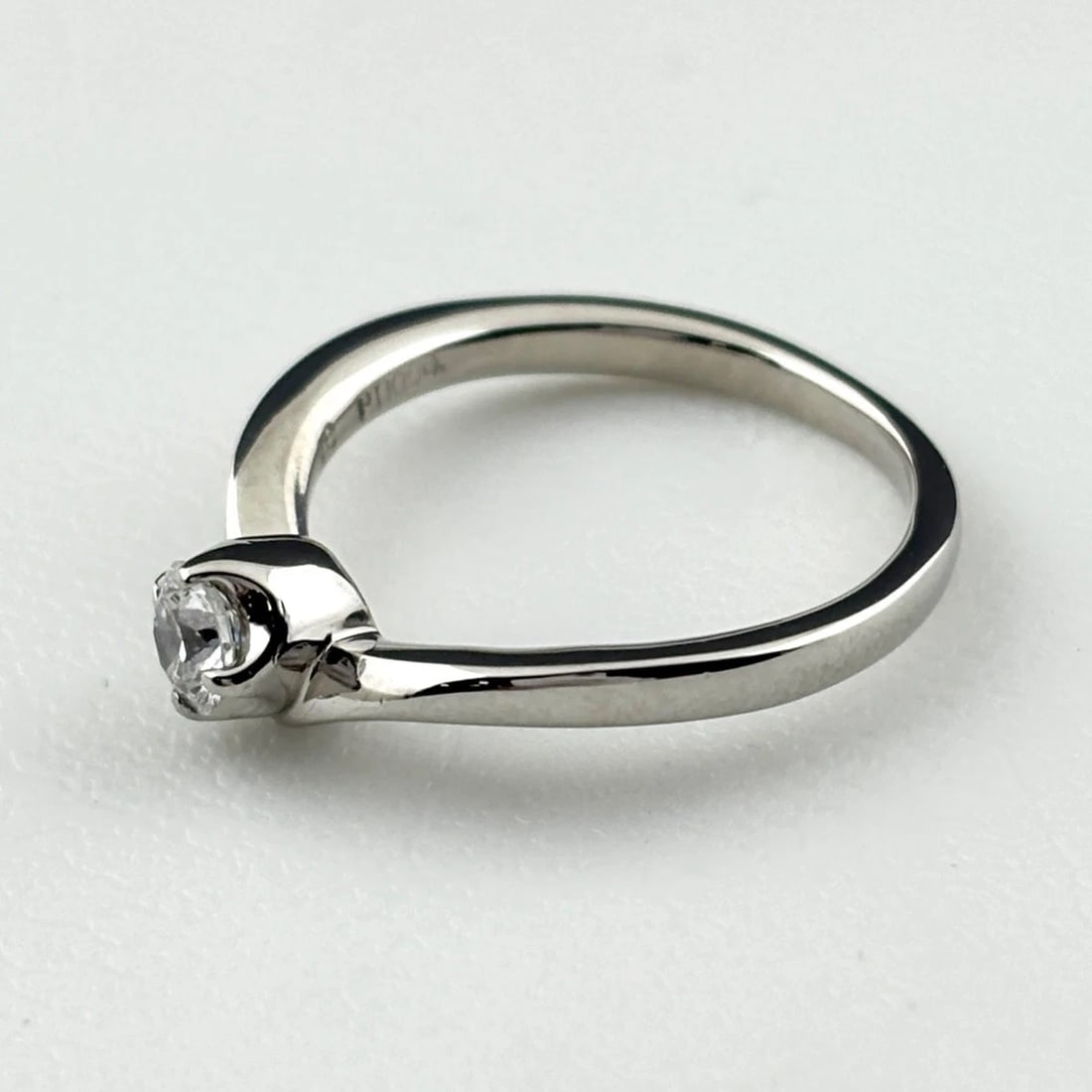 4? DIAMOND DESIGN RING PLATINUM PT1000 DIAMOND WOMEN: 4? diamond design Ring Platinum Pt1000 diamond Women Brand: 4? Type: Ring Material: Pt1000, Color: Platinum Size: US 4 to 4.5 Accessories: None Accessories Notice: When purchasing pre-owned