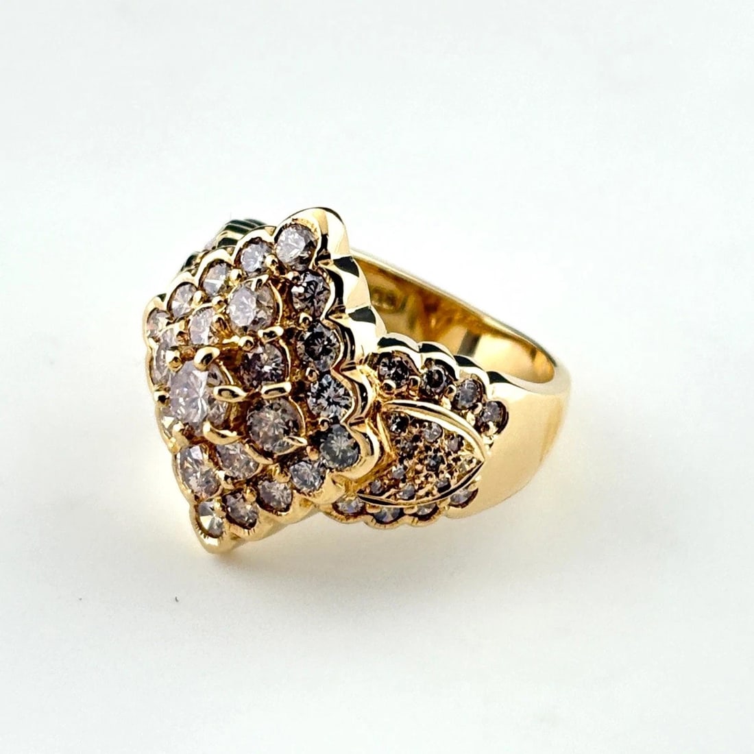 DIAMOND DESIGN YG YELLOWGOLD RING: diamond design YG YellowGold Ring Brand: Unbranded Type: Ring Material: 18K, Color: YellowGold Size: US 7.5 to 8 Accessories: None Accessories Notice: When purchasing pre-owned goods, plea