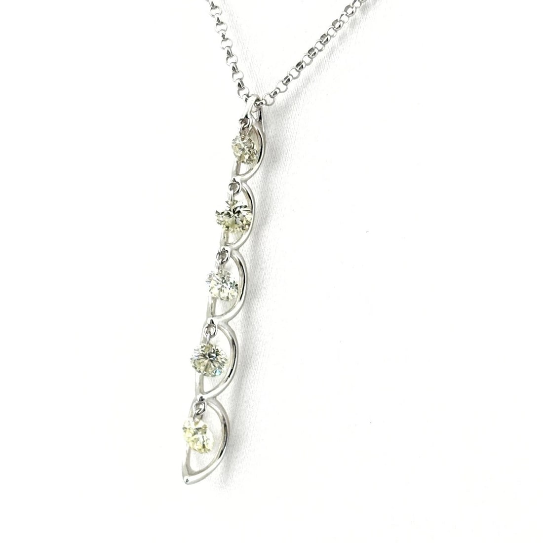 MELEE DIAMOND DESIGN NECKLACE WG WHITEGOLD: Melee diamond design necklace WG WhiteGold Brand: Unbranded Type: Necklace Material: 18K, Color: White Gold Size: Chain 46cm(18.1") Pendant size 39.8×4.8mm(1.6") Accessories: None