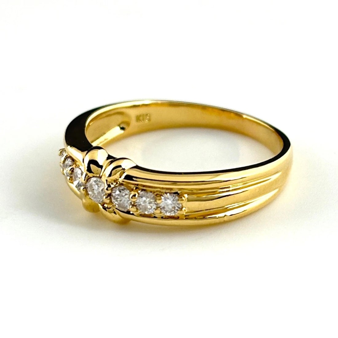 MELEE DIAMOND DESIGN YG YELLOWGOLD RING: Melee diamond design YG YellowGold Ring Brand: Unbranded Type: Ring Material: 18K, Color: Yellow Gold Size: US 8 Accessories: None Accessories Notice: When purchasing pre-owned goods, plea