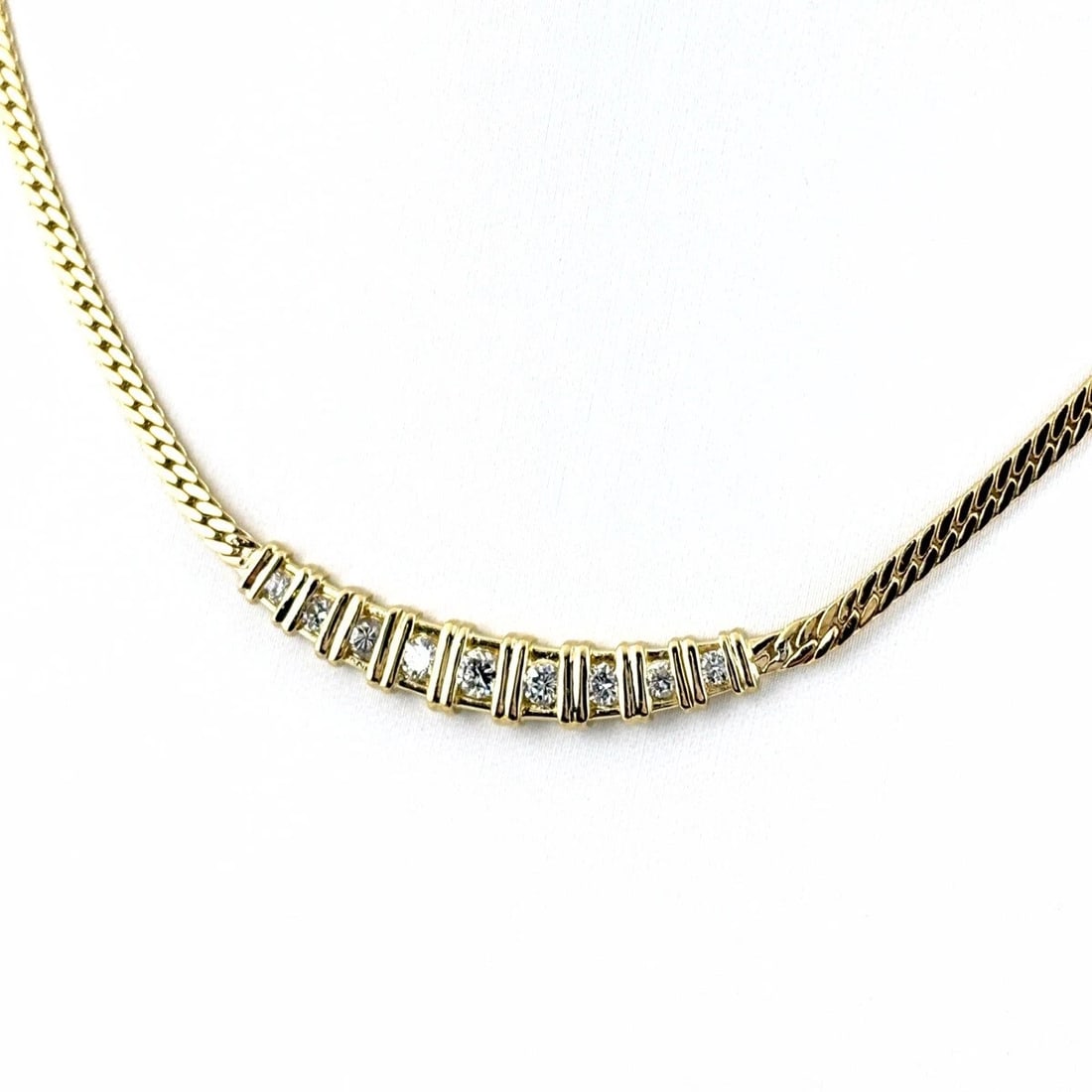 MELEE DIAMOND DESIGN YG YELLOWGOLD PENDANT NECKLACE: Melee diamond design YG YellowGold Pendant Necklace Brand: Unbranded Type: Necklace Material: 18K, Color: Yellow Gold Size: Chain 40cm(15.7") Pendant size 9.2×34.6mm(0.4") Accessories: None
