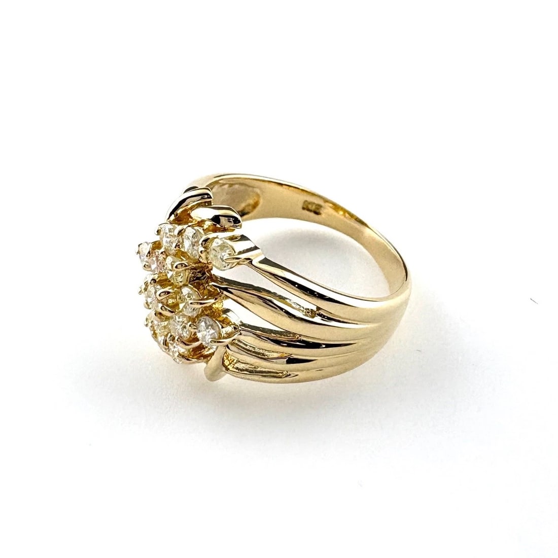 MELEE DIAMOND DESIGN YG YELLOWGOLD RING: Melee diamond design YG YellowGold Ring Brand: Unbranded Type: Ring Material: 18K, Color: Yellow Gold Size: US 5 Accessories: None Accessories Notice: When purchasing pre-owned goods, please