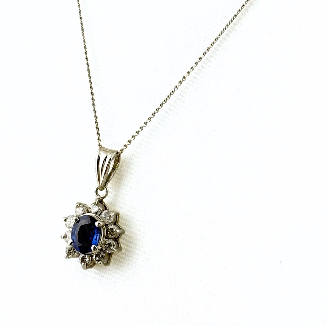 SAPPHIRE DESIGN PLATINUM PENDANT MELEE DIAMOND NECKLACE PT900 (1 of 3)