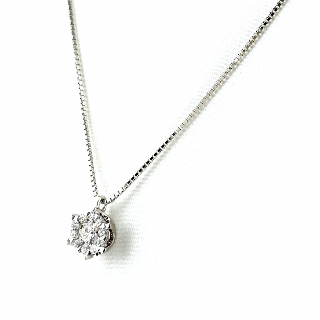DIAMOND DESIGN NECKLACE WG WHITEGOLD PENDANT (1 of 2)
