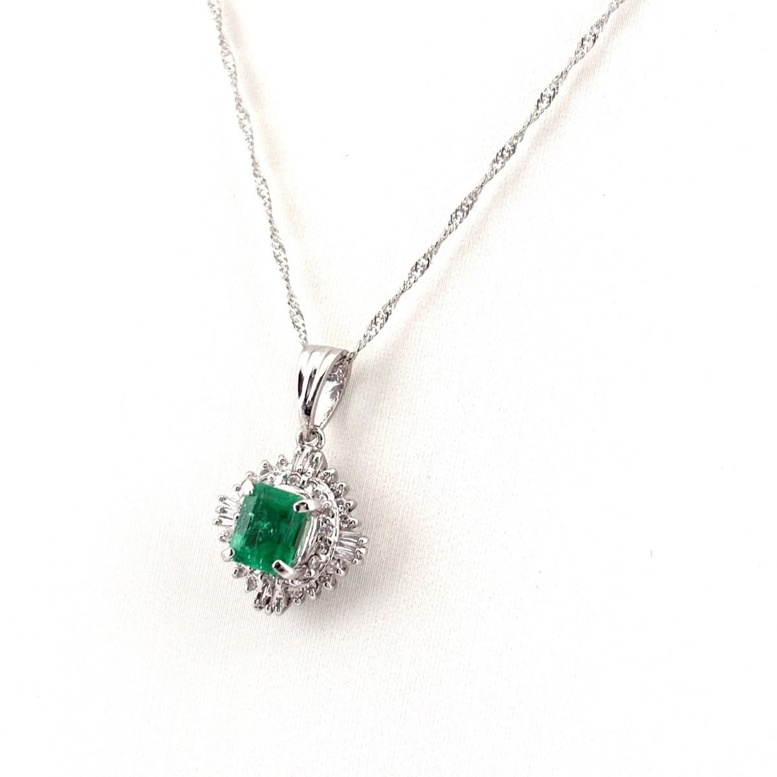 EMERALD DESIGN NECKLACE PLATINUM PENDANT: Emerald design necklace Platinum Pendant Brand: Unbranded Type: Necklace Material: Pt900, Main Stone/Creation Emerald Color: Platinum Size: Chain 40.5cm(15.9") Total length of the pendant head inc