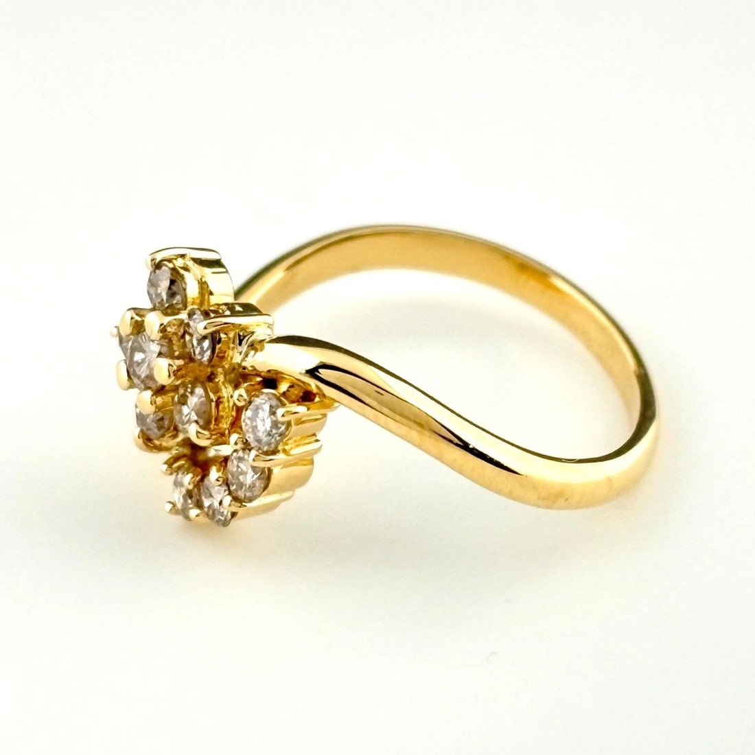 MELEE DIAMOND DESIGN RING YG YELLOWGOLD: Melee diamond design ring YG YellowGold Brand: Unbranded Type: Ring Material: 18K, Color: Yellow Gold Size: US 6.5 Accessories: None Accessories Notice: When purchasing pre-owned goods, pl