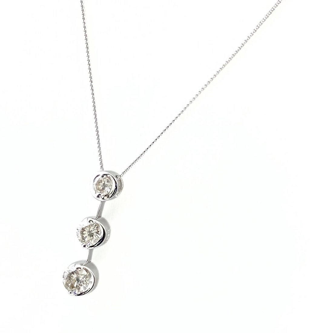 MELEE DIAMOND DESIGN NECKLACE WG (1 of 4)
