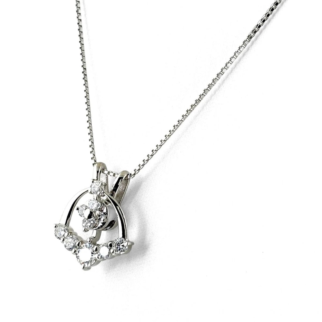 DIAMOND DESIGN NECKLACE PLATINUM PENDANT NECKLACE (1 of 2)