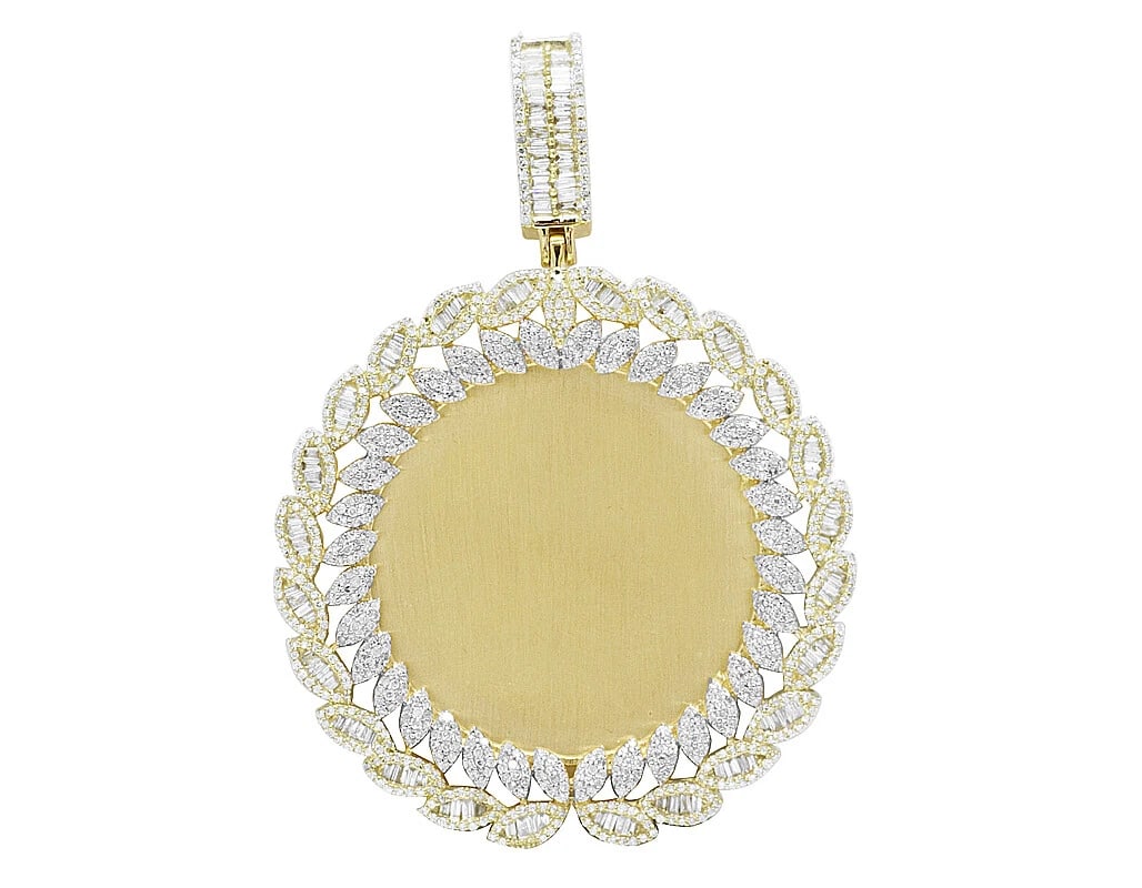 10K YELLOW GOLD BAGUETTE REAL DIAMOND VINE BORDER FRAME MEMORY PENDANT: 10K Yellow Gold Baguette Real Diamond Vine Border Frame Memory Pendant Brand: None Type: Necklace Material: 10k Yellow Gold, Main Stone/Creation Natural Color: Yellow Gold Size: Dimension 2.5 Acc